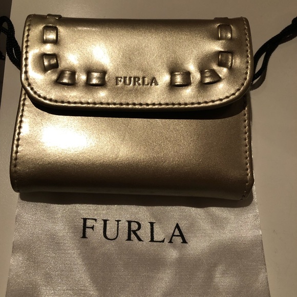 Gorgeous Furla gold patent leather handbag, cosmetics case and wallet set - Picture 9 of 12